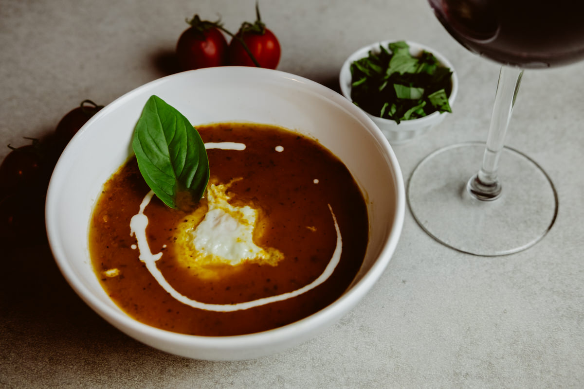 sopa de tomate assado